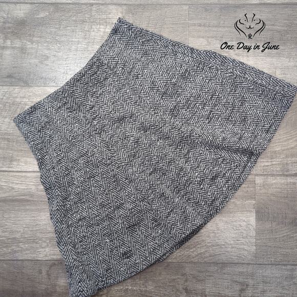 LOFT Dresses & Skirts - Loft Pull On Mini Skirt Size S